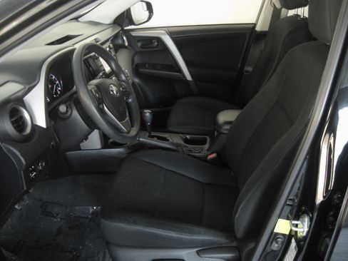 Used 2017 Toyota RAV4 LE image 7