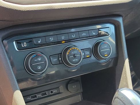 Used 2018 Volkswagen Tiguan SE FWD image 24