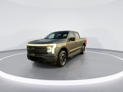 Used 2022 Ford F150 Lightning XLT image 4