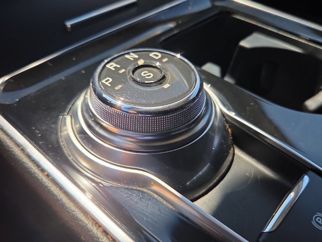 Used 2019 Ford Edge Titanium FWD image 16