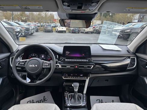 Certified 2023 Kia Seltos EX image 12