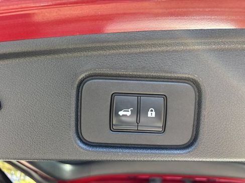 Used 2024 Nissan Pathfinder Platinum w/ Black Appearance Package AWD/4WD image 9
