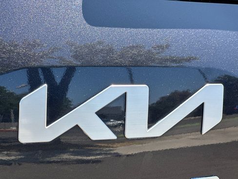 Certified 2025 Kia Telluride LX FWD image 37