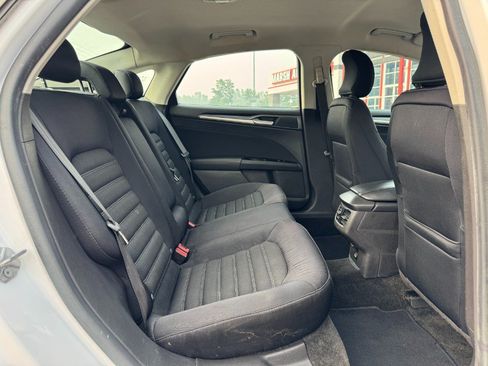 Used 2015 Ford Fusion SE FWD image 17