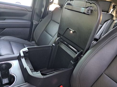 Used 2023 Chevrolet Tahoe Z71 w/ Luxury Package AWD/4WD image 28