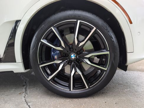 Used 2021 BMW X7 xDrive40i w/ M Sport Package AWD/4WD image 13