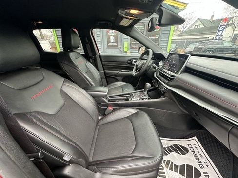 Used 2025 Jeep Compass Trailhawk image 18