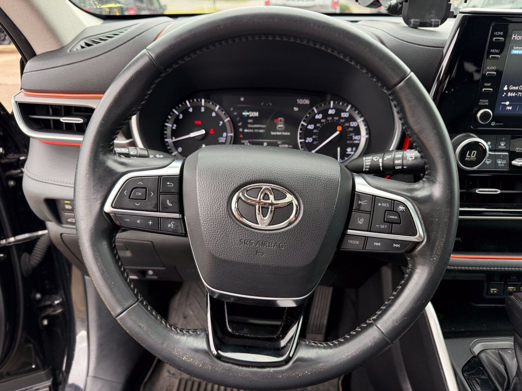 Used 2021 Toyota Highlander XLE AWD/4WD image 13