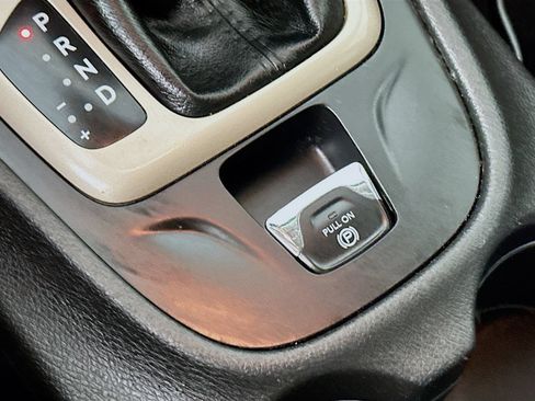Used 2017 Jeep Cherokee 75th Anniversary AWD/4WD image 21
