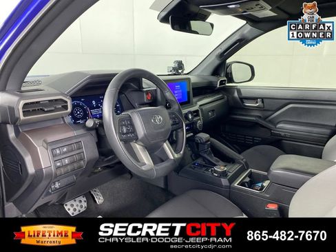 Used 2025 Toyota Tacoma TRD Sport AWD/4WD image 11