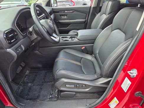 Used 2025 Honda Pilot Touring image 9