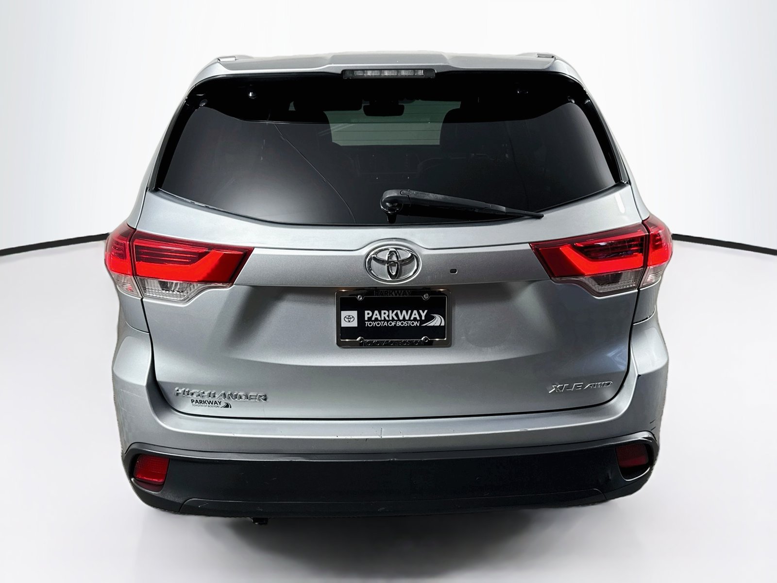 Used 2017 Toyota Highlander XLE AWD/4WD image 3