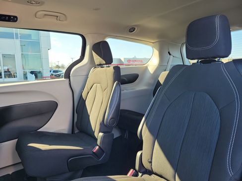 Used 2024 Chrysler Voyager LX image 12