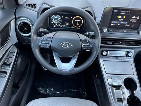 Used 2023 Hyundai Kona SE image 16