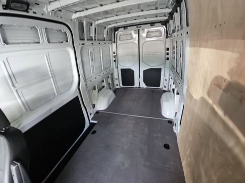 Used 2025 Mercedes-Benz Sprinter 2500 image 10