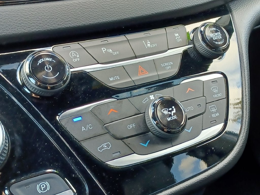 Used 2025 Chrysler Pacifica Select FWD image 19