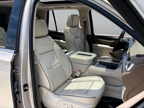 Used 2023 GMC Yukon Denali AWD/4WD image 9