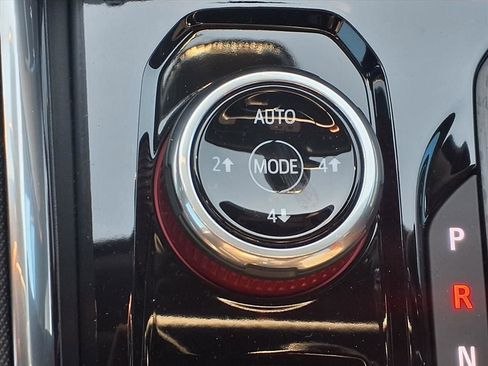 Certified 2025 GMC Canyon AT4 w/ AT4X AEV Edition AWD/4WD image 8