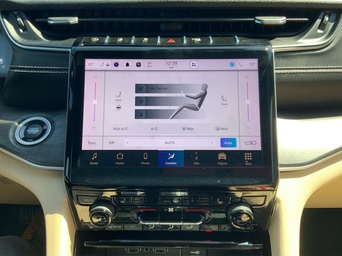 Used 2023 Jeep Grand Cherokee Limited AWD/4WD image 35