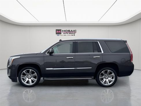 Used 2015 Cadillac Escalade Luxury image 4