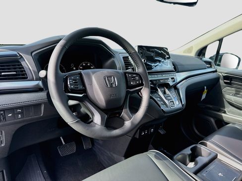 New 2026 Honda Odyssey Touring image 9