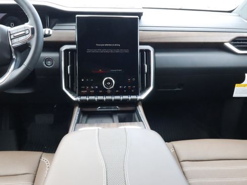 New 2026 GMC Acadia Denali Ultimate w/ LPO, Floor Liner Package AWD/4WD image 12