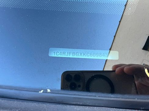 Used 2019 Jeep Grand Cherokee Limited image 34