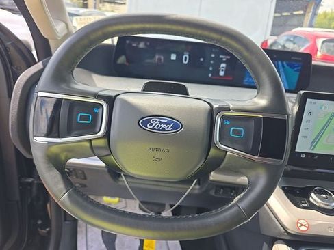 Used 2025 Ford Expedition Active AWD/4WD image 17