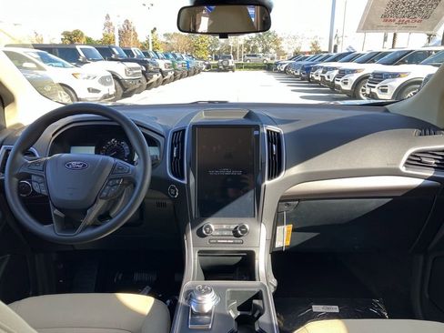 New 2024 Ford Edge SE image 5