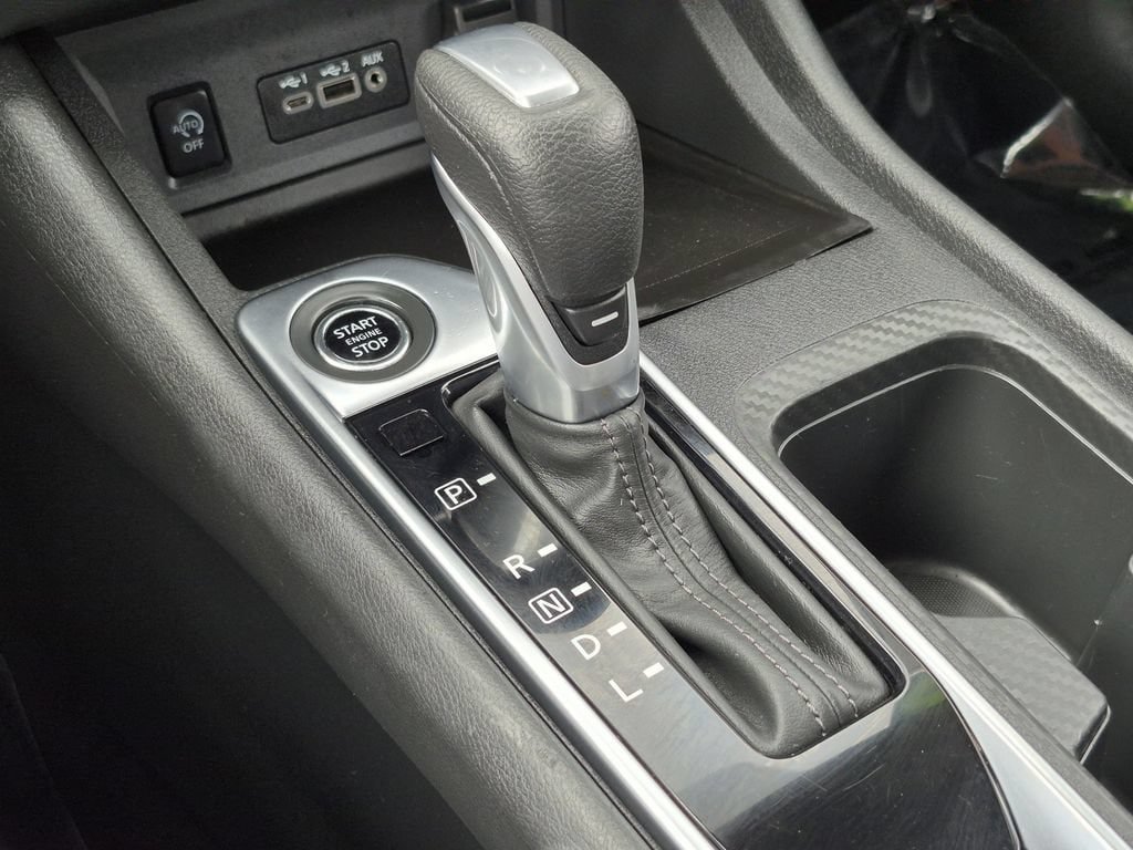 Used 2025 Nissan Sentra SV FWD image 17