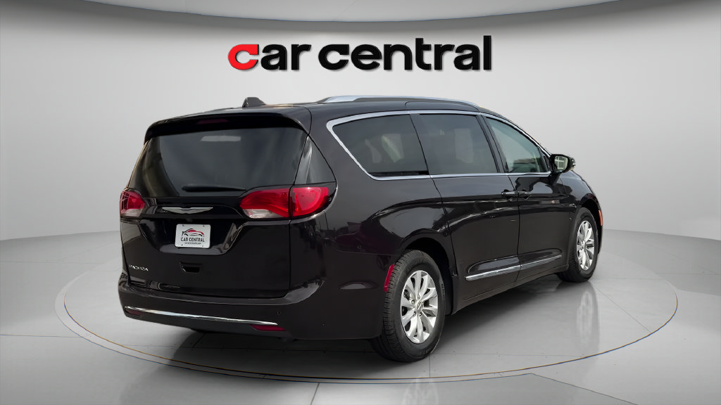 Used 2018 Chrysler Pacifica Touring-L FWD image 6