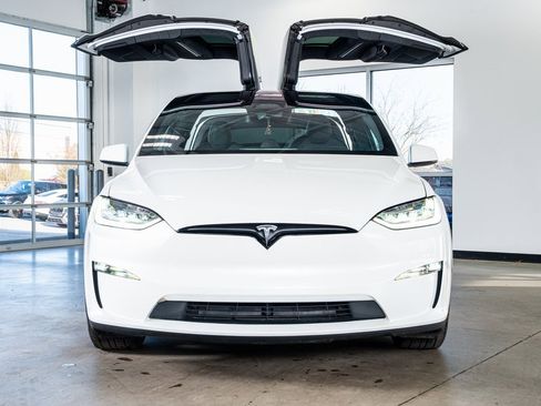 Used 2022 Tesla Model X image 3