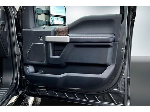 Used 2019 Ford F350 Lariat w/ Lariat Value Package image 26