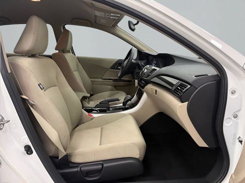 Used 2017 Honda Accord LX image 11