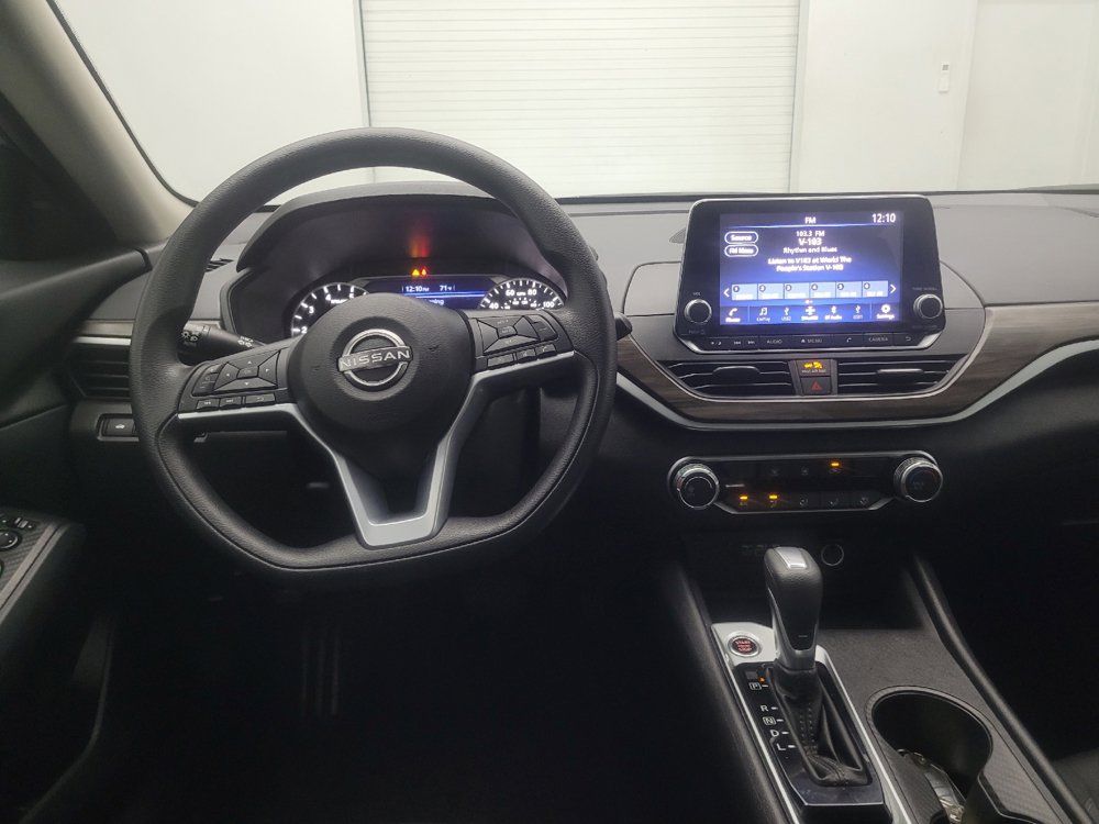 Used 2025 Nissan Altima 2.5 SV FWD image 22