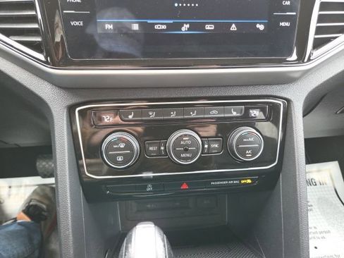 Used 2023 Volkswagen Atlas SE image 19