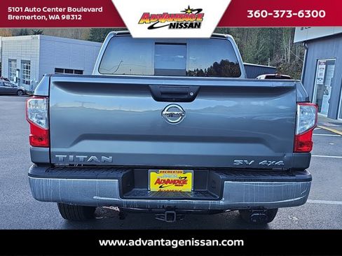 Used 2018 Nissan Titan SV image 4