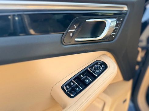 Used 2018 Porsche Macan Sport Edition image 34