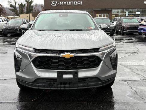 Used 2024 Chevrolet Trax LS w/ LS Convenience Package image 2