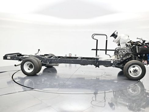 Used 2027 Ford E-350 and Econoline 350 Super Duty w/ Gaseous Engine Prep Package RWD image 4