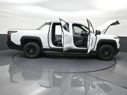 Used 2025 Chevrolet Silverado EV LT AWD/4WD image 33