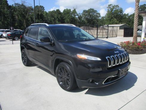 Used 2017 Jeep Cherokee Limited w/ Luxury Group FWD image 20