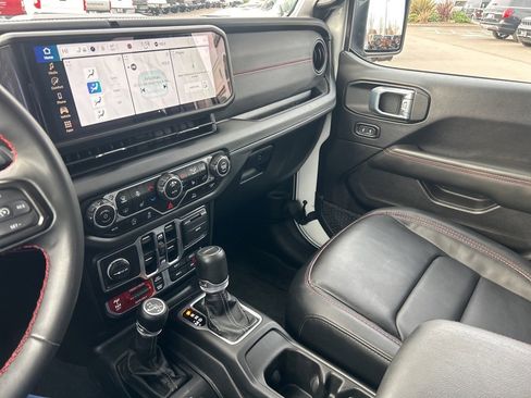 Certified 2024 Jeep Gladiator Rubicon w/ Convenience Group image 17