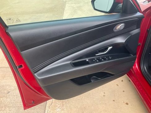 Used 2025 Hyundai Elantra Limited FWD image 5