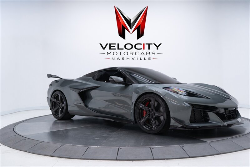 Used 2023 Chevrolet Corvette Z06 w/ Z07 Performance Package RWD image 4