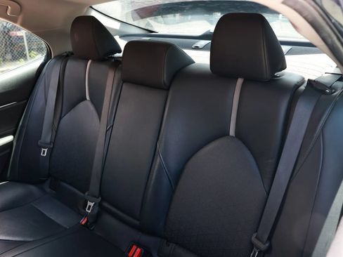 Used 2018 Toyota Camry XSE FWD image 20