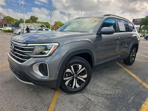 Used 2025 Volkswagen Atlas SE image 27