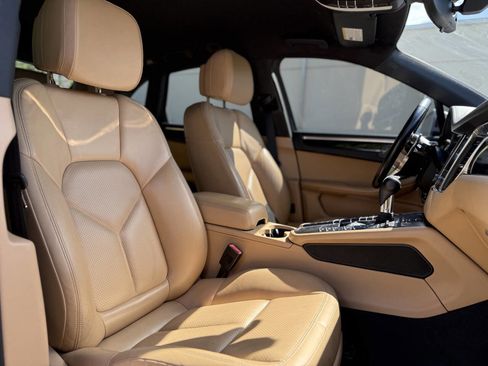 Used 2017 Porsche Macan image 24