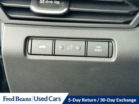 Used 2025 Nissan Altima 2.5 SV FWD image 12