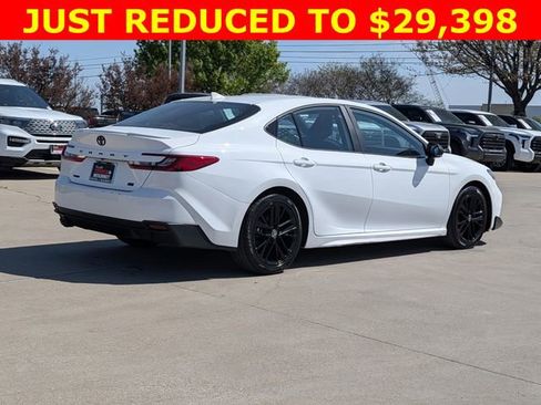 Used 2025 Toyota Camry SE w/ Convenience Package FWD image 5